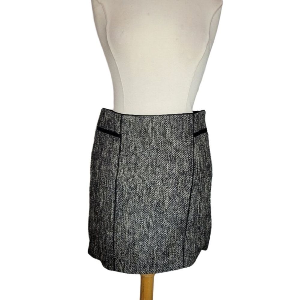 WHITE HOUSE BLACK MARKET Black White Tweed Mini Skirt Size 2